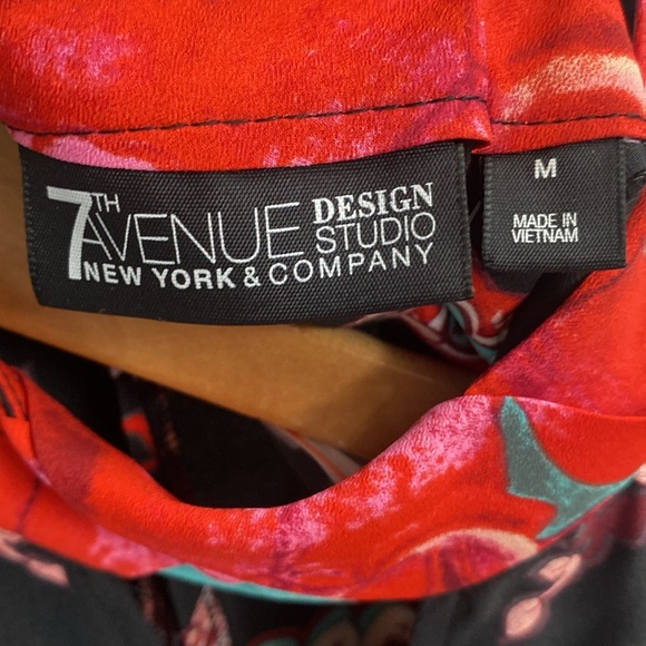 (B10) 7th Avenue Ny & Co. Cutout Printed Peplum Blouse, Size Medium, NWT - Picture 4 of 8